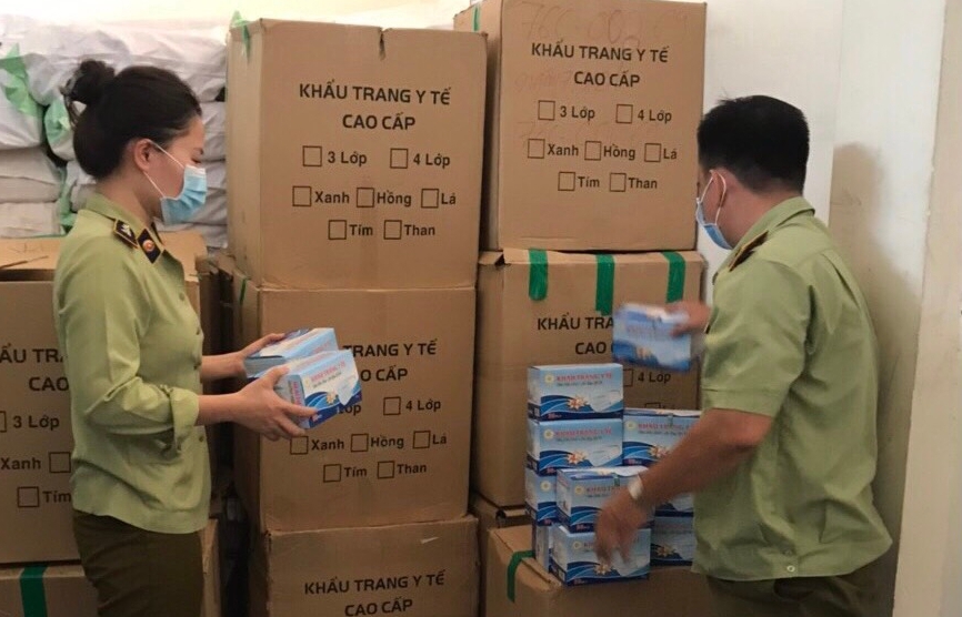 Phú Yên: Phát hiện xe tải vận chuyển 48.500 khẩu trang y tế không rõ nguồn gốc